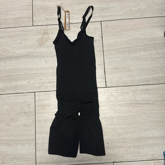 SKIMS Seamless Sculpt Mid Thigh Bodysuit Onyx Large New - Picture 2 of 8